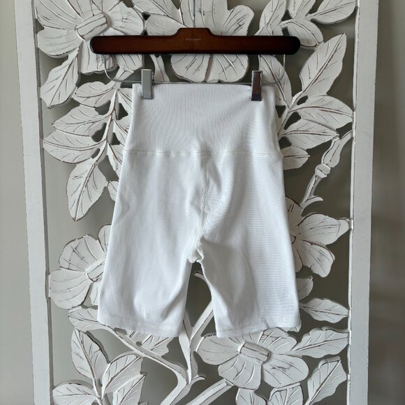 Aerie Offline 7" White Ribbed Bike Short - NWOT - Picture 3 of 4